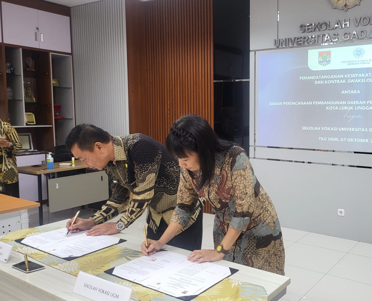 Penandatanganan MoU Bappedalitbang dengan UGM